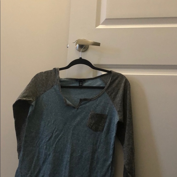 a long sleeve shirt - Picture 1 of 1